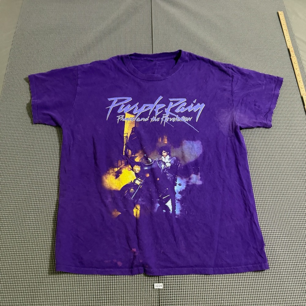 Prince Purple Rain Graphic T-Shirt Purple Size L Short Sleeve Crewneck